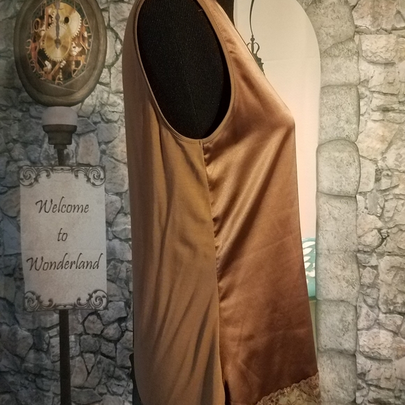 Bianca sleeveless blouse - Picture 2 of 5